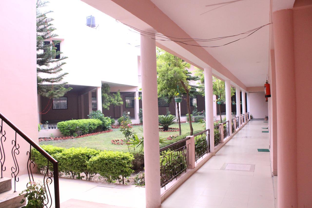 Greenwood Hotel Bhīm Tāl Exterior foto